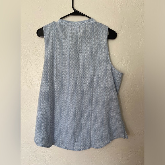 Croft & Barrow Blue & White Chevron Button Down Sleeveless Tank Top Size Large - Picture 3 of 3